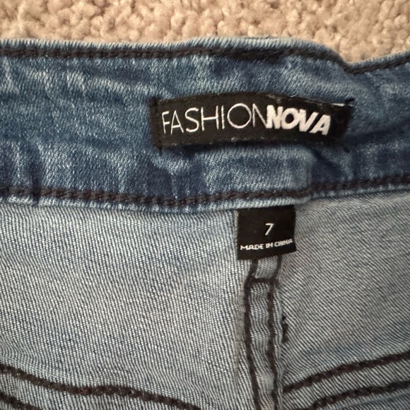 Distressed shorts - Picture 2 of 3